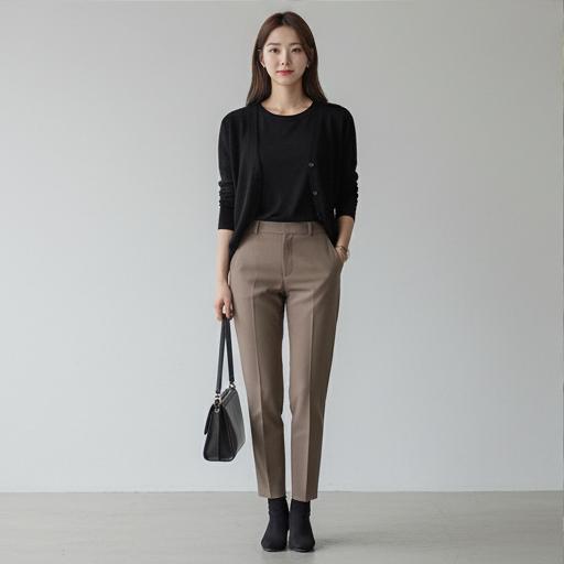 검정색 가디건: 차분하고 세련된 미니멀 룩